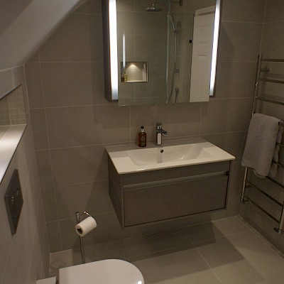 Contemporary Master En Suite in Warwickshire